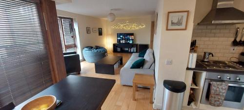 Inchicore Apartment | Spacious Riverside 1Bd in Bustling Village