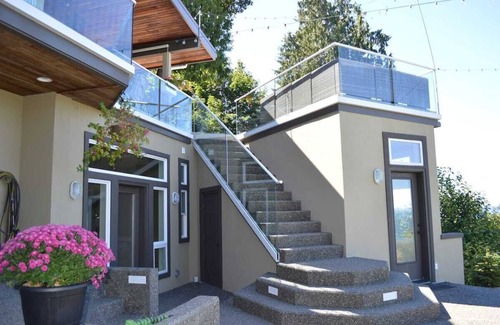 Broadview Apartment | Spacious Romantic Salish Sea View Suite on Luxury Seattle Estate