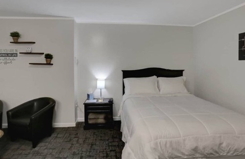 Loyalton House | Spacious room w/ KingBed and desk & sitting area