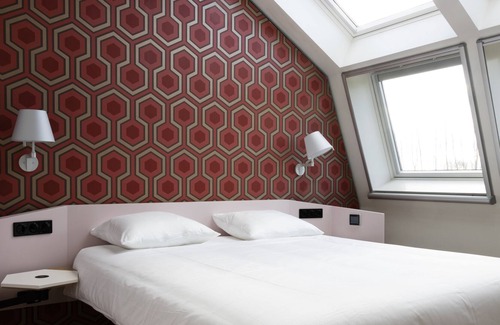 Sluis Bed & Breakfast | spacious room with sunken bath and double shower