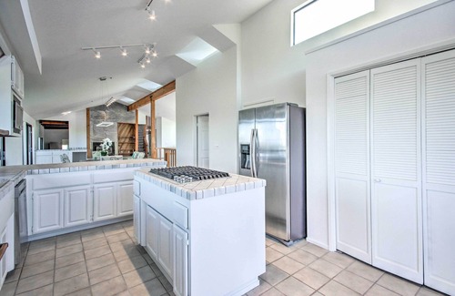 Prunedale House | Spacious Royal Oaks Retreat w/Deck & Views!