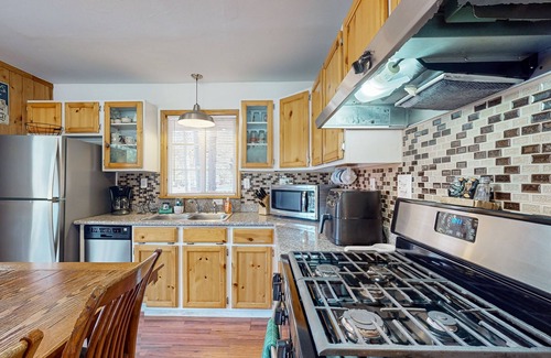 Tahoe Paradise House | Spacious, rustic home with modern appliances, arcade games, & dog friendly