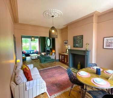 Chapeltown House | Spacious rustic chic 5 bedroom home with private patio in Leeds