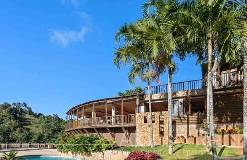 Lomas House | Spacious Rustic Hacienda with Private Pool.
