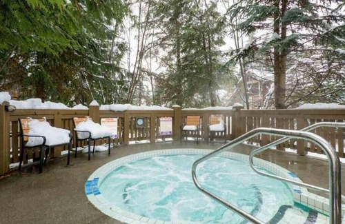 Blackcomb House | Spacious Rustic Whistler Retreat at the Woods