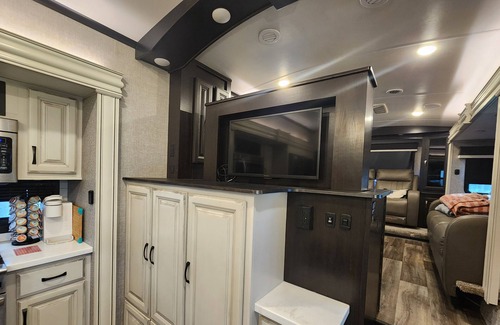 Okeechobee House | Spacious RV for Short/Long Term Rent