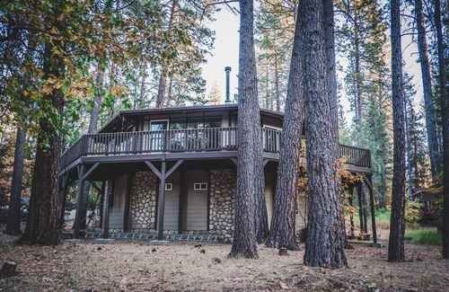 Idyllwild House | Spacious Sanctuary: Creek Access, Tesla Charger, Hammocks, Fire Pit, Pets OK