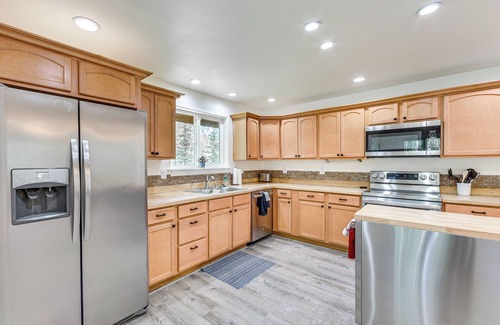 Knik-Fairview House | Spacious & Scenic Wasilla Getaway Near Adventures