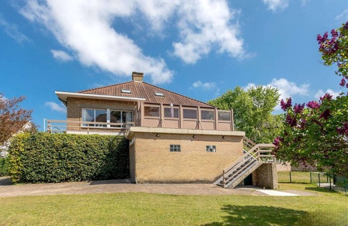 Oostduinkerke-Bad Villa | Spacious Seaside Villa in Oostduinkerke