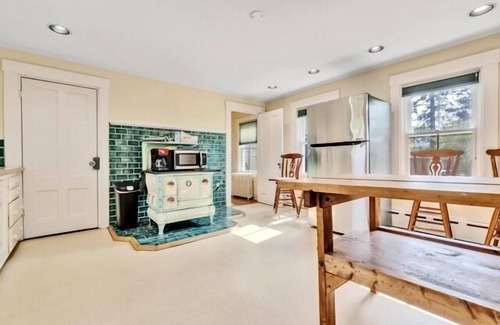 Martinsville Other | Spacious Seaside Farmhouse Retreat – Sleeps 16
