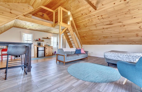 Martinsville Other | Spacious Seaside Farmhouse Retreat – Sleeps 16