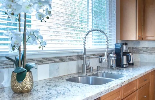 Brighton House | Spacious Seattle Duplex Home for Families and Pets!