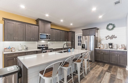 Brunswick House | Spacious secluded home minutes away from the beach!
