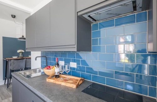 Wolverton Apartment | Spacious self catering serviced studio apartment