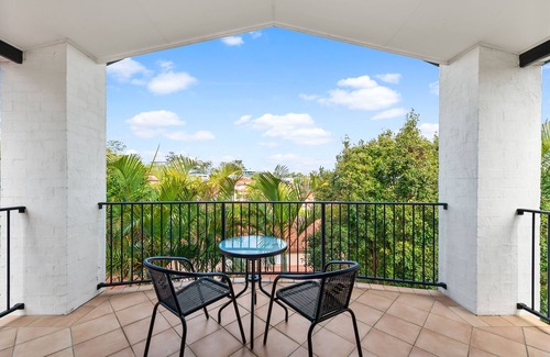 Mount Ommaney House | Spacious & Serene! 3Bed/2Bath/2+Cars ~ House