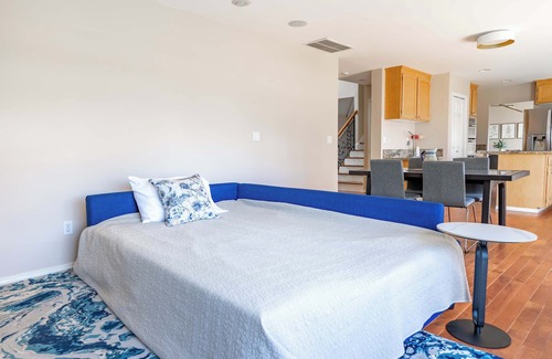 Inglewood-Finn Hill House | Spacious & Serene 6-Br Family Retreat in Kirkland