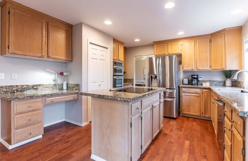 Inglewood-Finn Hill House | Spacious & Serene 6-Br Family Retreat in Kirkland
