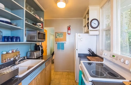 Sequim House | Spacious shorefront cabin with Dungeness National Wildlife Refuge views