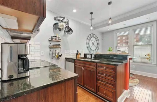 Italian Village House | Spacious Short North Home - 11 beds/3.5BTH- Steps off High St
