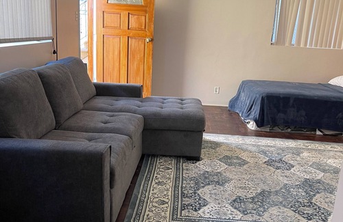 Pico Apartment | Spacious Single Apt D In Santa Monica