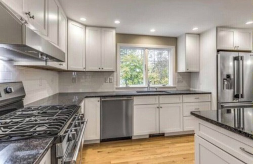 West Roxbury House | Spacious Single Family House - Great Privacy, 19' train ride to Back Bay Station
