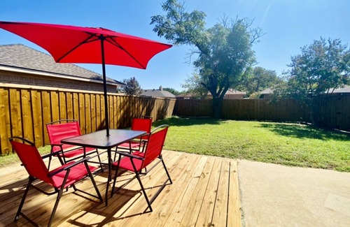 Coppell House | Spacious Single Story Home w Fenced in Backyard - Pet Friendly