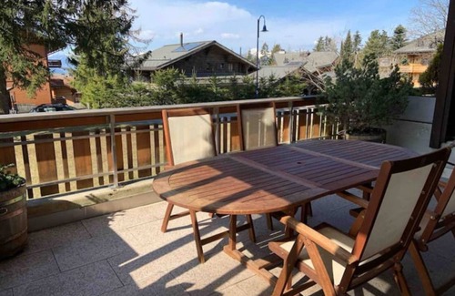 Villars-sur-Ollon Ski Chalet | Spacious ski-in and hiking flat for 6-8, 400m to the telecabine