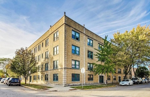 Skokie Condo | Spacious Skokie Retreat - 2BR/2BA - Mins to Chicago, mall & Train