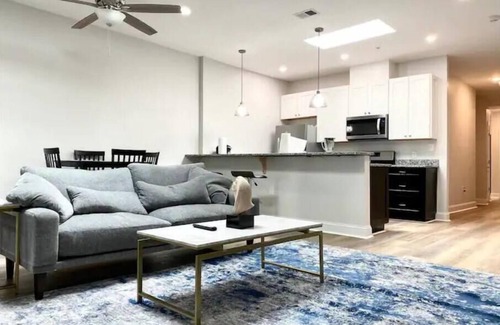 Inner Harbor Apartment | Spacious-Skylight Loft Inner Harbor Downtown