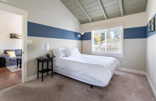 Shoreline West Apartment | Spacious, Soaring Ceilings, Near Downtown MV, GOOG