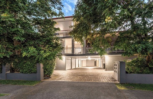 Hawthorne Apartment | Spacious Stay | 3 Beds + Cot | Near Cafes & Ferry