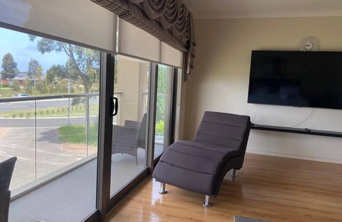 Truganina House | Spacious stay at Arndell Park, Forsyth Reserve