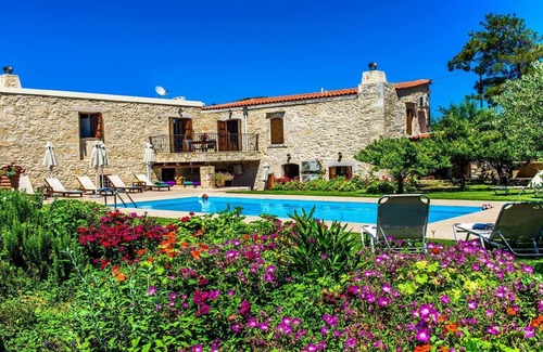 Margarites Villa | Spacious stonebuilt villa in a tranquil setting!