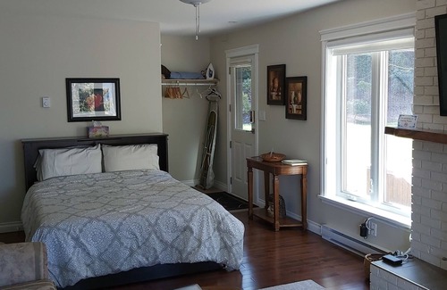 North Saanich Apartment | Spacious Studio close to Sidney by the Sea and 25 mins to Victoria