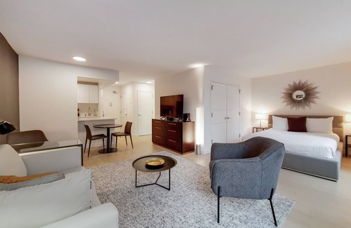 Battery Park City Apartment | Spacious Studio in Battery Park City