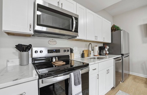 Fredericksburg Apartment | Spacious studio with full kitchen & bath near Mary Washington