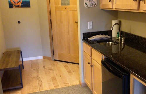 Three Lakes Apartment | Spacious Studio w/2 Queen Beds – Northernaire Resort Getaway in Three Lakes, WI