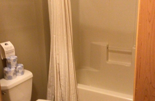 Three Lakes Apartment | Spacious Studio w/2 Queen Beds – Northernaire Resort Getaway in Three Lakes, WI