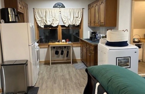 Northwood Apartment | Spacious Studio With Gorgeous Lake Views