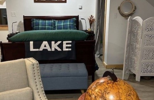 Northwood Apartment | Spacious Studio With Gorgeous Lake Views