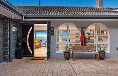 Corlette House | Spacious, Stylish home with panoramic waterviews