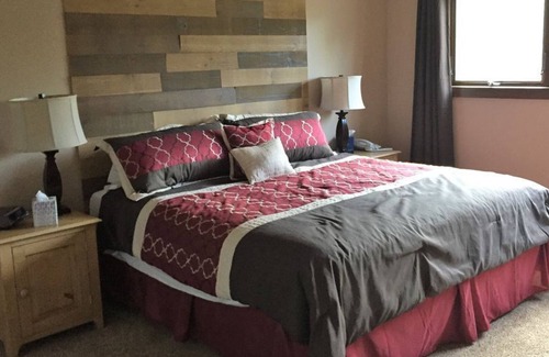 West Dover House | Spacious, Stylish Timber Creek Townhouse near Mount Snow; free shuttle