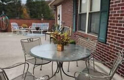 Green Valley Apartment | Spacious Suite C w/a Mt. View
