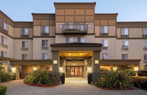 Downtown House | Spacious Suite w/Kitchen and Separate Living, Dining Area - Central Location