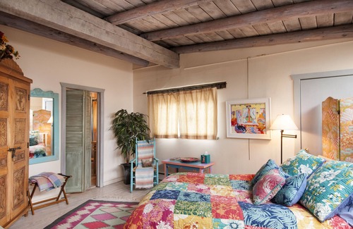 Taos House | Spacious, Sunlit Adobe Casita #8/B&B in the Heart of Historic Taos!