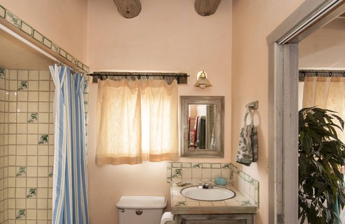 Taos House | Spacious, Sunlit Adobe Casita #8/B&B in the Heart of Historic Taos!