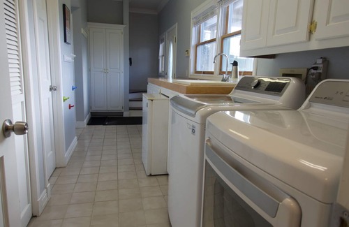 Richmond Beach House | Spacious, sunny home with a large yard