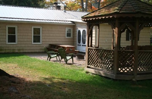 Tylersburg Cabin | Spacious Sunset Maple Cabin