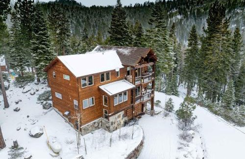 Tahoma House | Spacious Tahoma Retreat with Hot Tub and Game Room