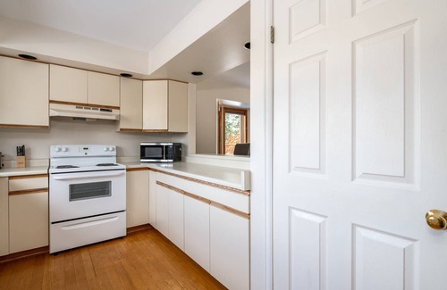 Steamboat Springs House | Spacious TH/Walk to Town/Near Bus in Quiet Area+ Garage-Grill-W/D-Pets OK-Rent as 5bd/4ba w/other TH